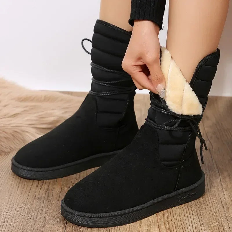 Lace-up women’s boots with fur lining